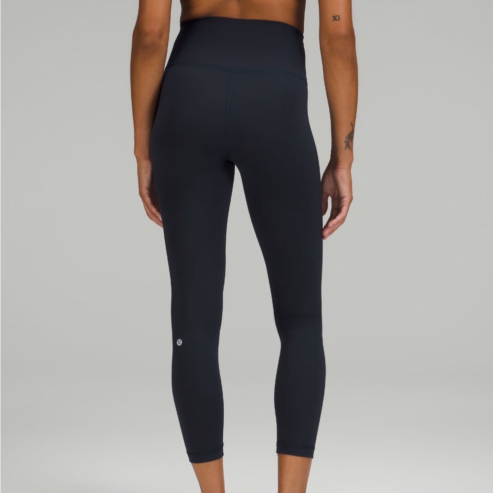 Lululemon Wundertrain “25 Navy Sz 8
